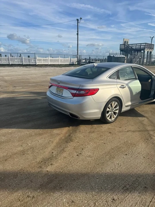 2012 Hyundai Azera - Image 4 of 11