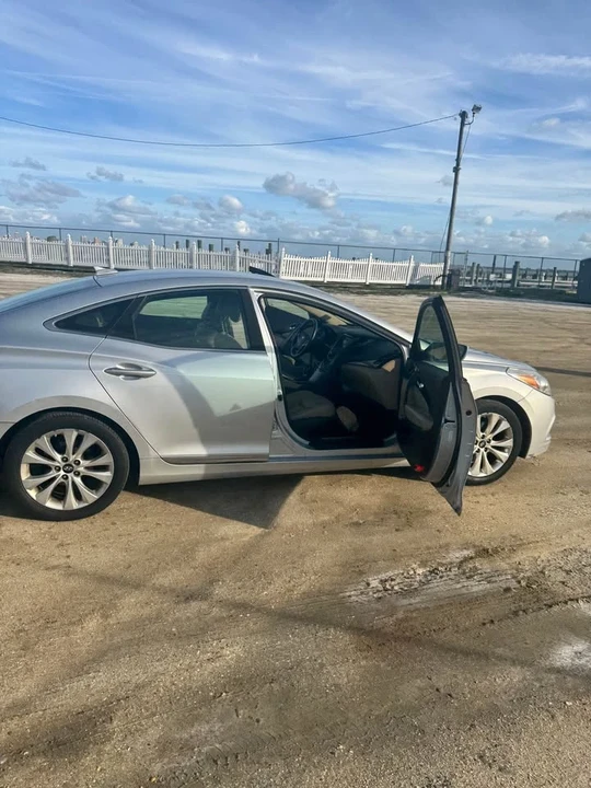 2012 Hyundai Azera - Image 3 of 11