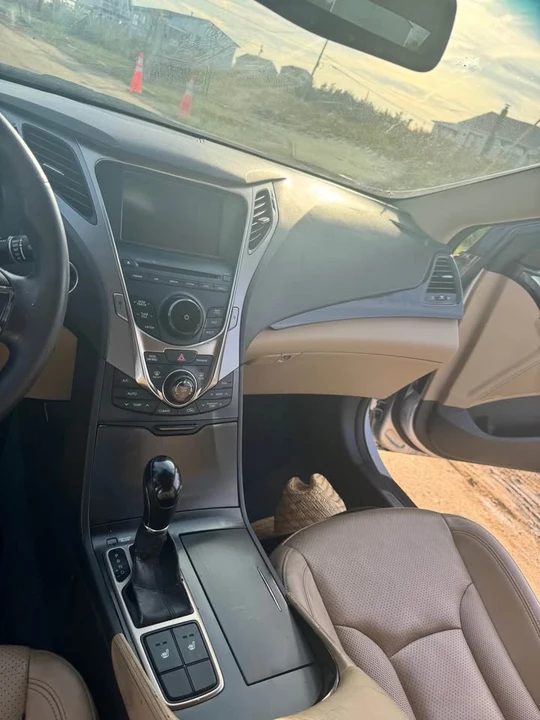 2012 Hyundai Azera - Image 8 of 11