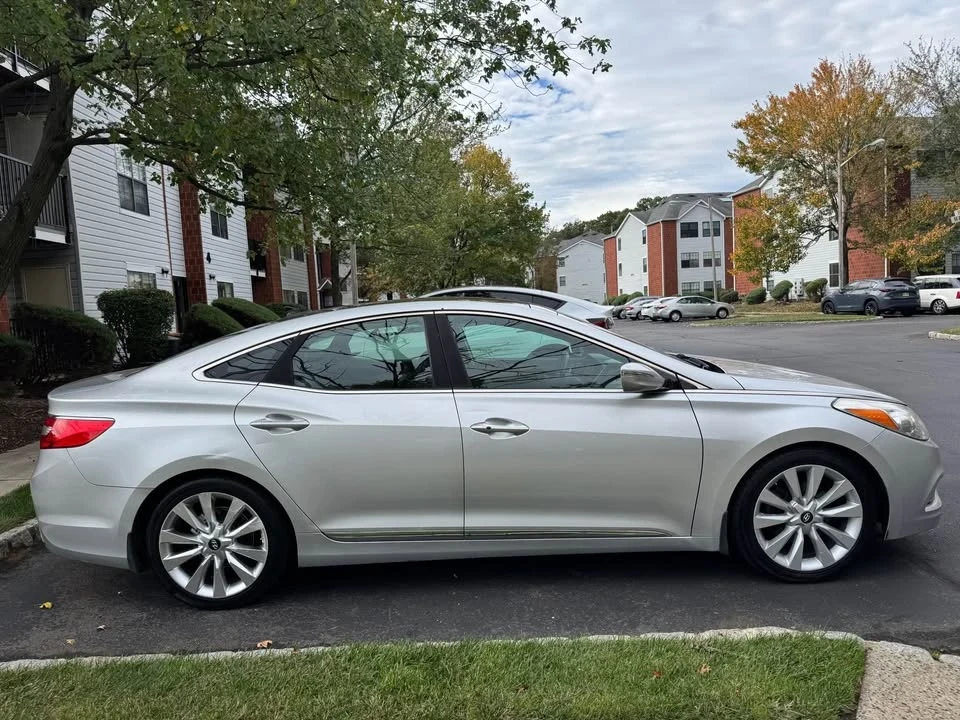 2012 Hyundai Azera - Image 5 of 9