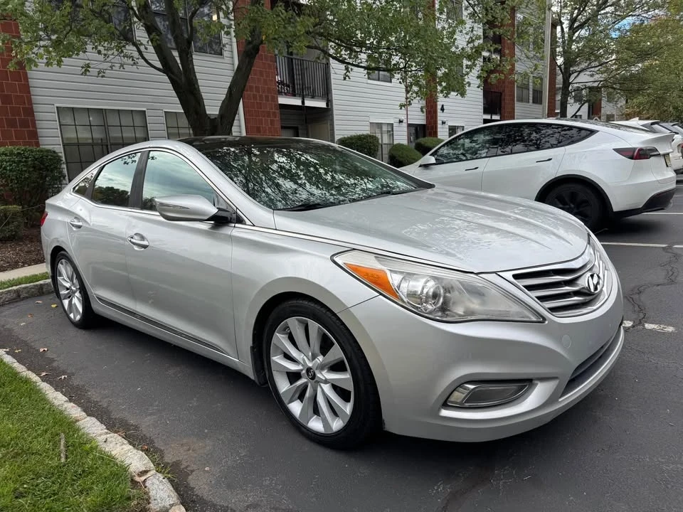 2012 Hyundai Azera - Image 2 of 9
