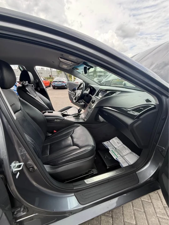 2012 Hyundai Azera - Image 11 of 18
