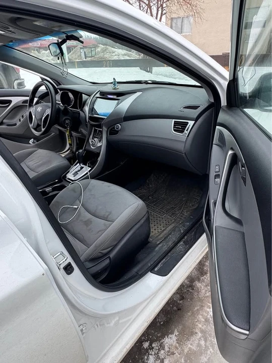 2012 Hyundai Elantra - Image 4 of 10