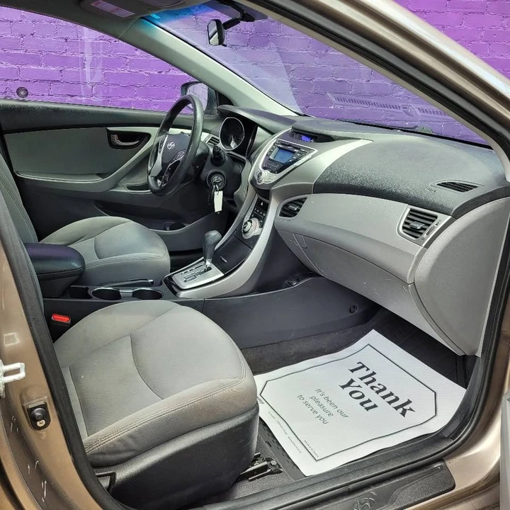 2012 Hyundai Elantra - Image 10 of 11