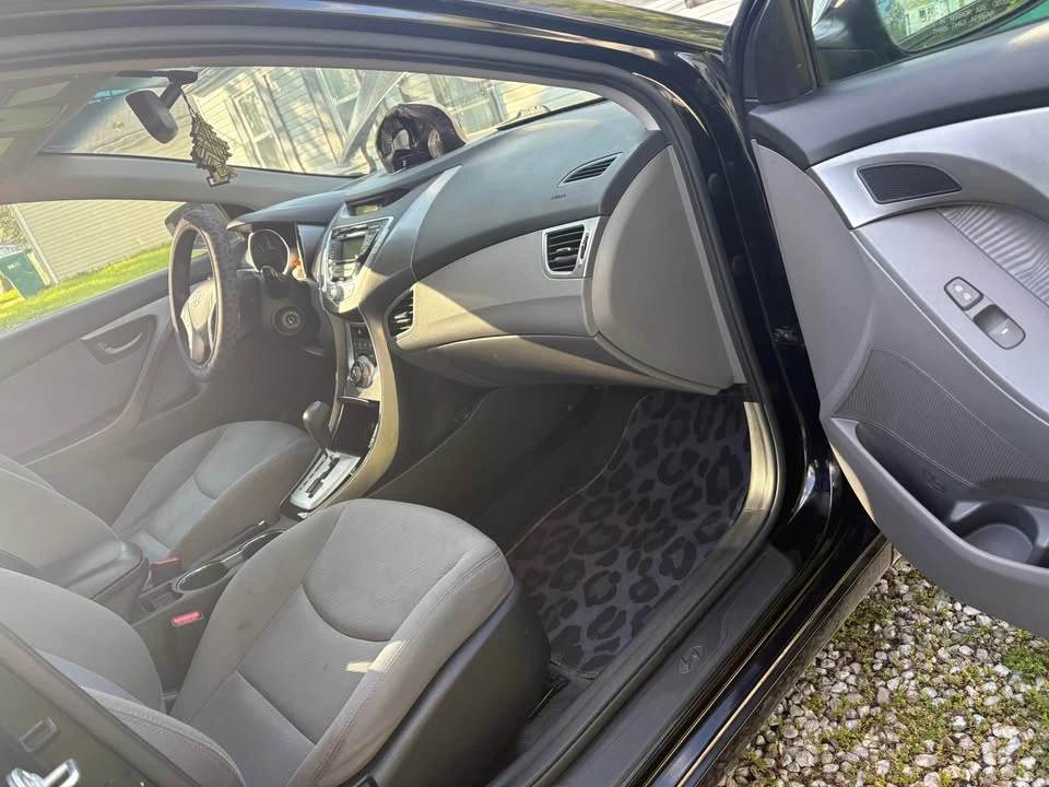 2012 Hyundai Elantra - Image 7 of 8