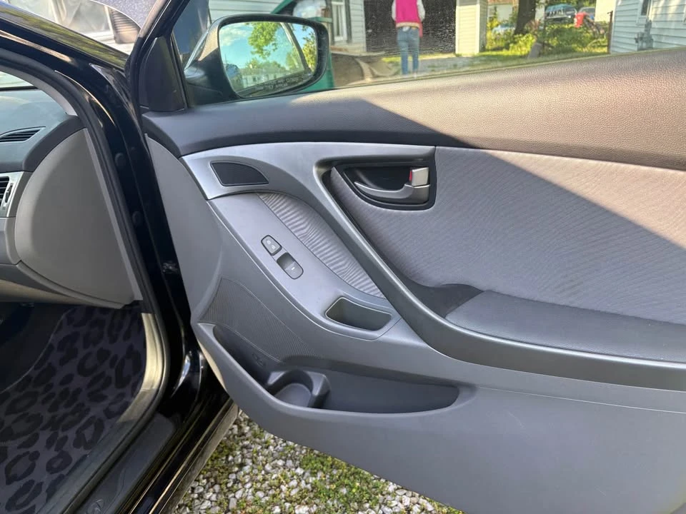 2012 Hyundai Elantra - Image 4 of 8
