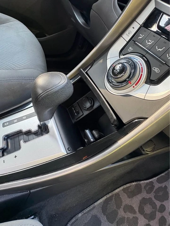 2012 Hyundai Elantra - Image 2 of 8