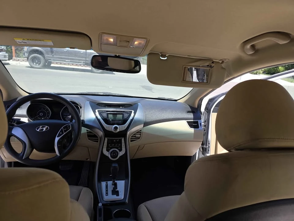 2012 Hyundai Elantra - Image 5 of 10