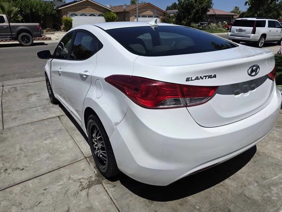 2012 Hyundai Elantra - Image 8 of 10