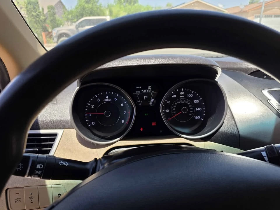 2012 Hyundai Elantra - Image 4 of 10