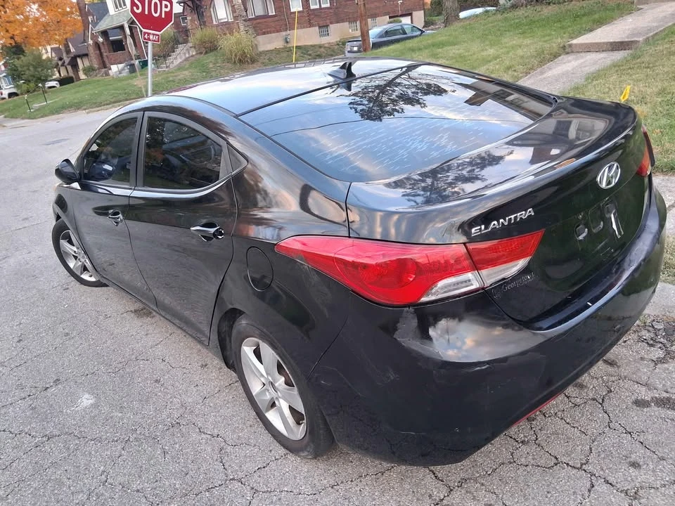 2012 Hyundai Elantra - Image 4 of 17