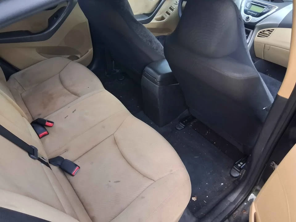 2012 Hyundai Elantra - Image 6 of 17