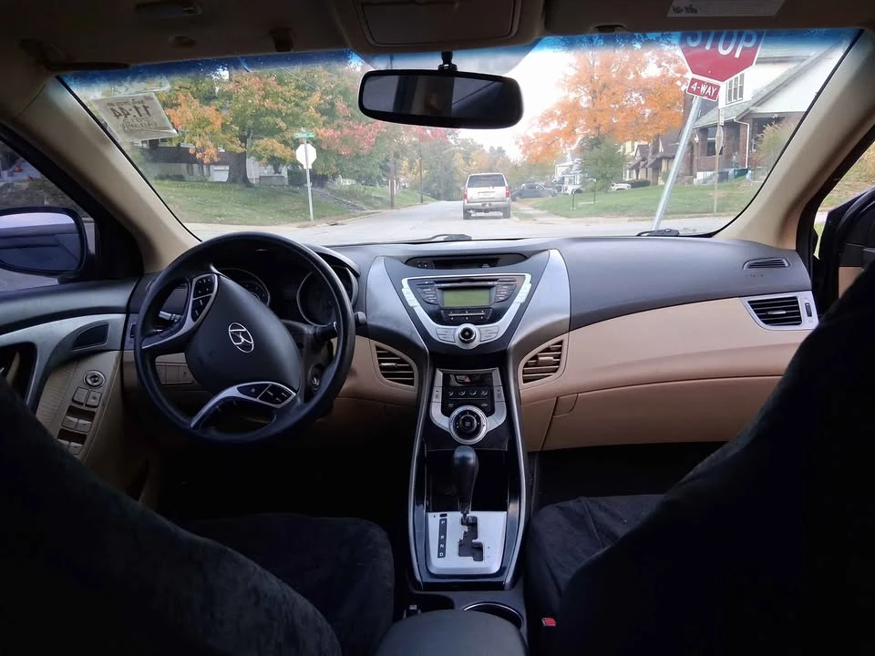2012 Hyundai Elantra - Image 3 of 17
