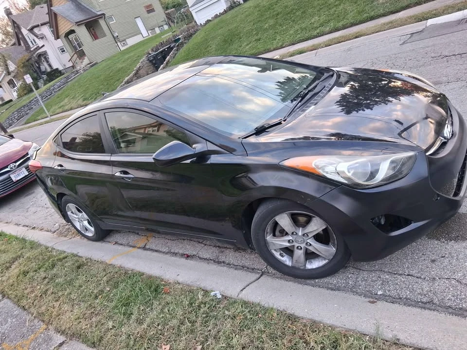 2012 Hyundai Elantra - Image 12 of 17
