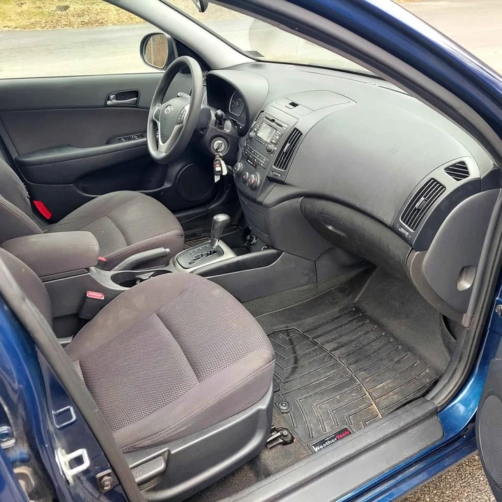2012 Hyundai Elantra - Image 11 of 17