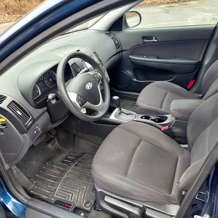 2012 Hyundai Elantra - Image 7 of 17