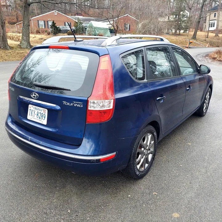 2012 Hyundai Elantra - Image 4 of 17
