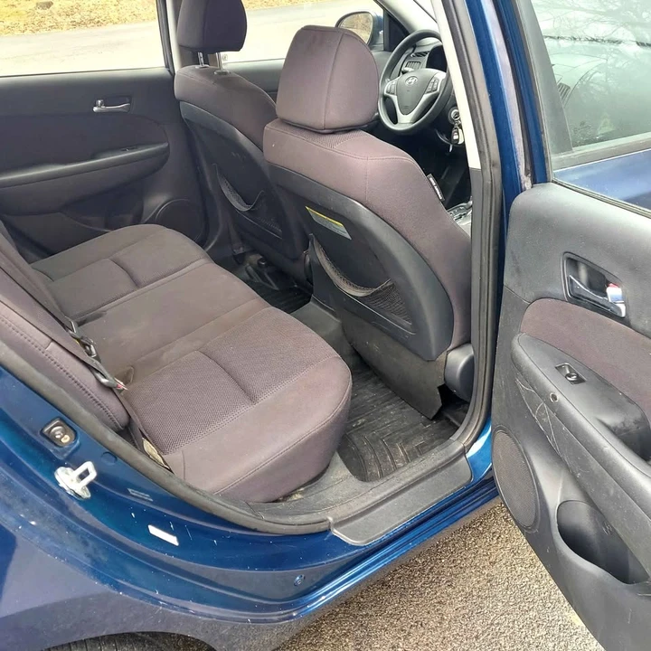 2012 Hyundai Elantra - Image 10 of 17