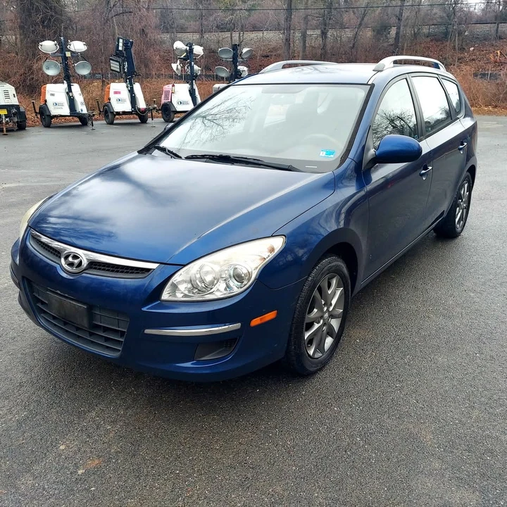 2012 Hyundai Elantra - Image 2 of 17