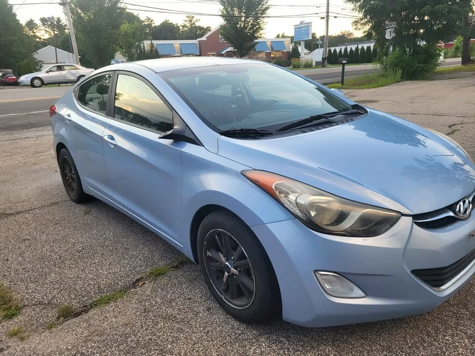 2012 Hyundai Elantra - Image 2 of 17