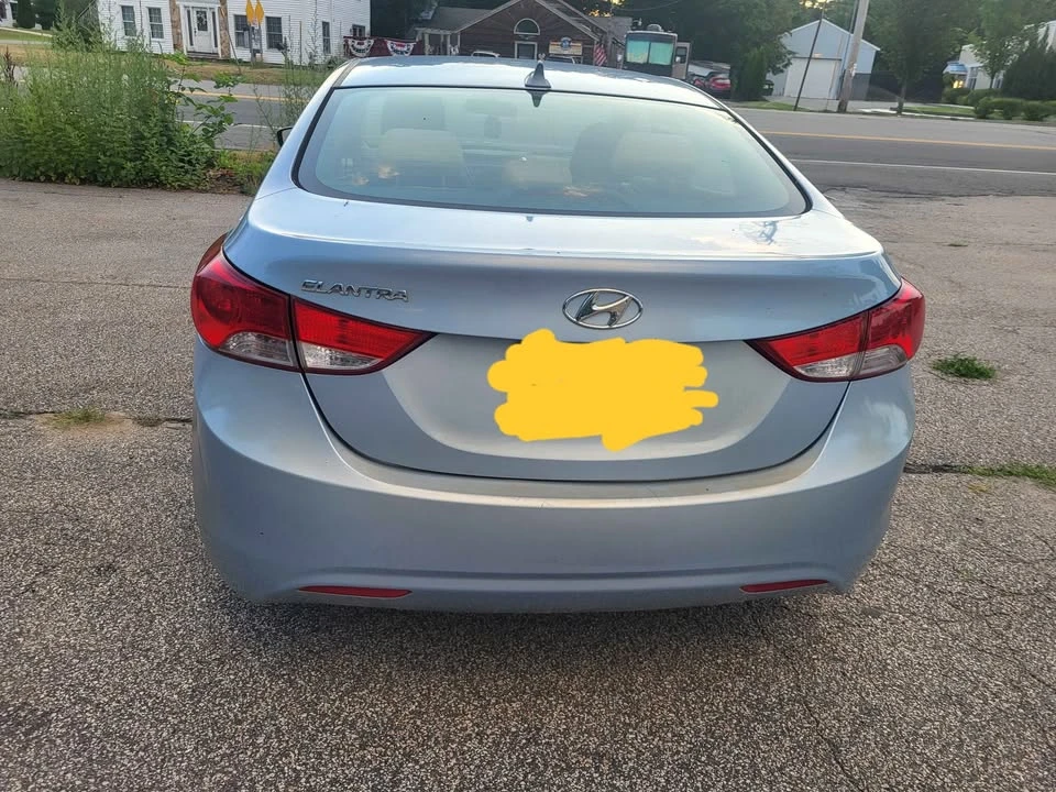 2012 Hyundai Elantra - Image 6 of 17