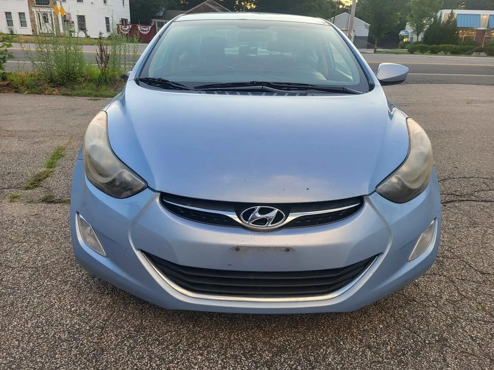 2012 Hyundai Elantra - Image 9 of 17