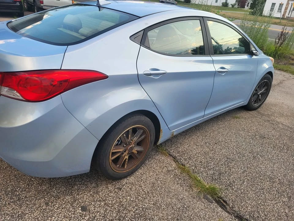 2012 Hyundai Elantra - Image 4 of 17