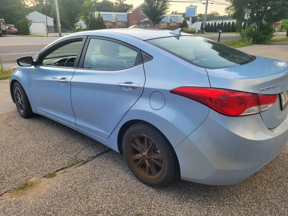 2012 Hyundai Elantra - Image 5 of 17