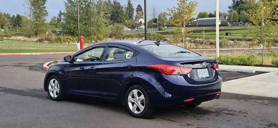 2012 Hyundai Elantra - Image 4 of 17