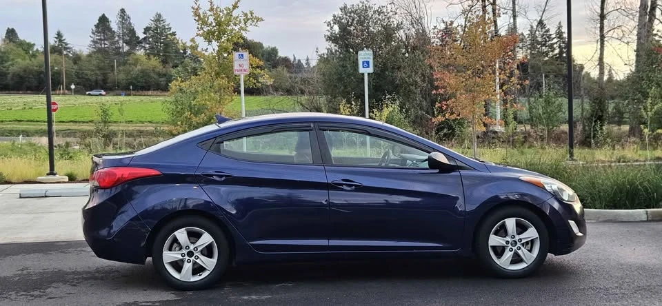 2012 Hyundai Elantra - Image 2 of 17