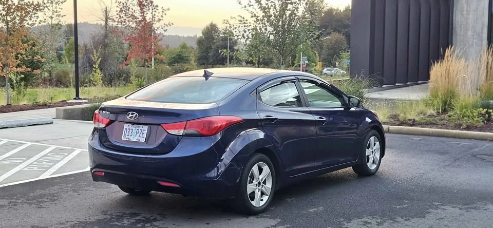 2012 Hyundai Elantra - Image 3 of 17