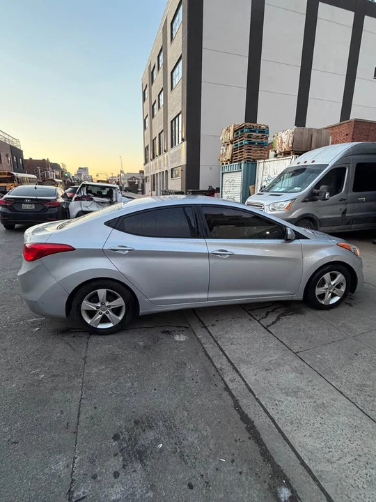 2012 Hyundai Elantra - Image 2 of 9