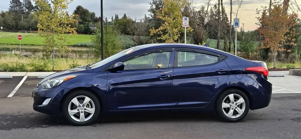 2012 Hyundai Elantra - Image 5 of 17