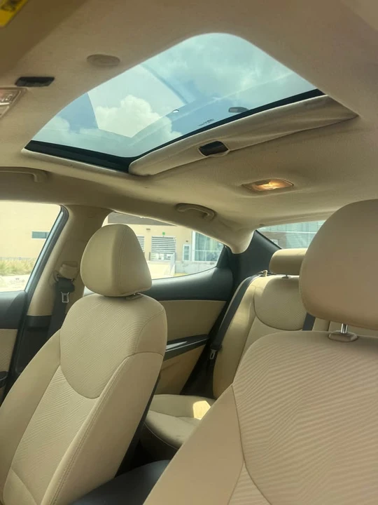 2012 Hyundai Elantra - Image 9 of 11