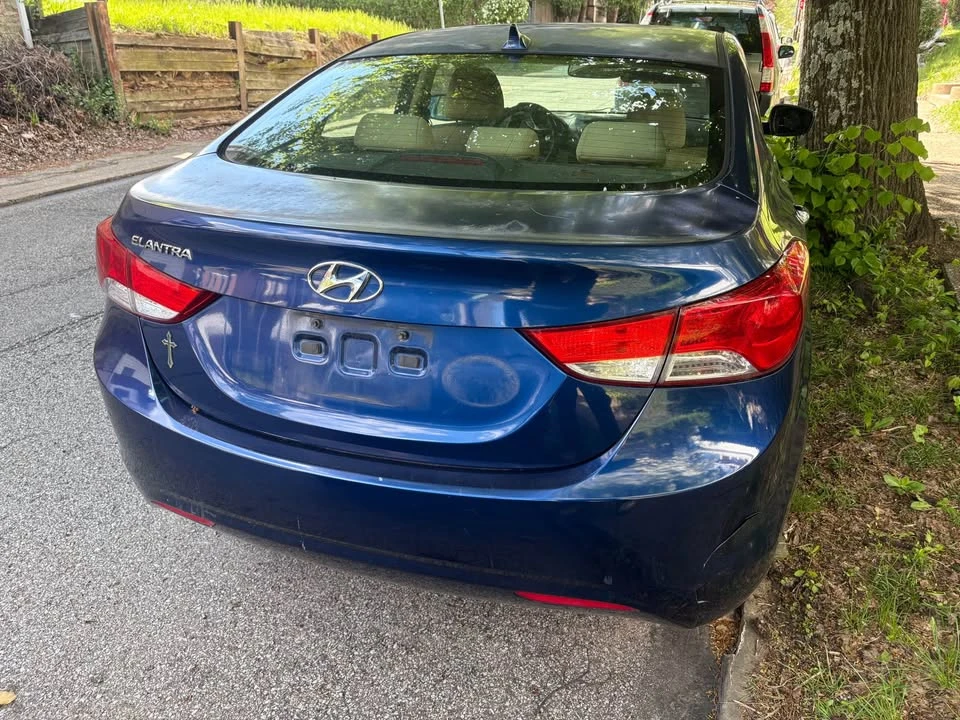 2012 Hyundai Elantra - Image 5 of 6