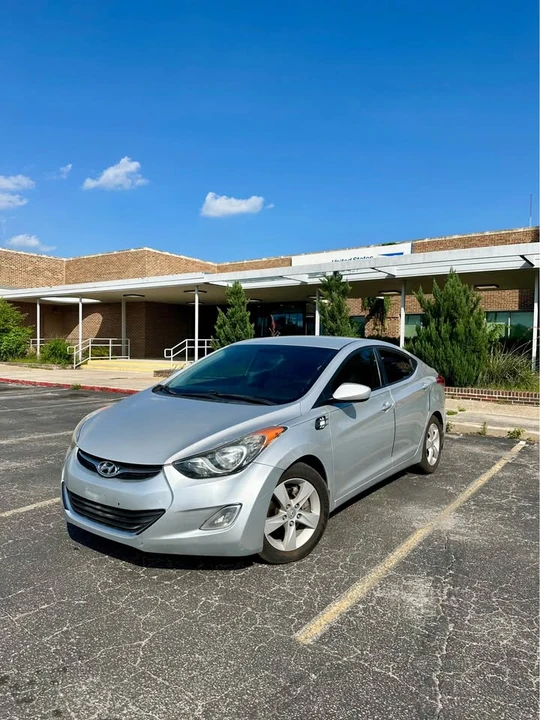 2012 Hyundai Elantra - Image 2 of 8