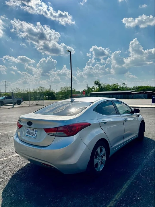 2012 Hyundai Elantra - Image 3 of 8