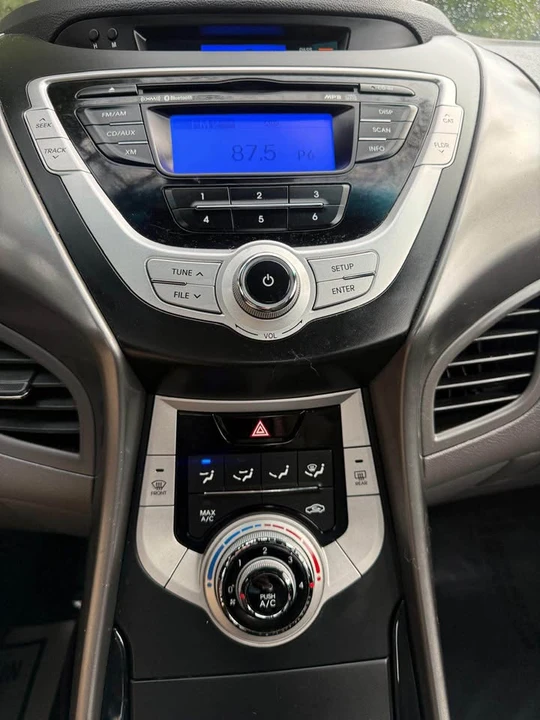 2012 Hyundai Elantra - Image 9 of 12