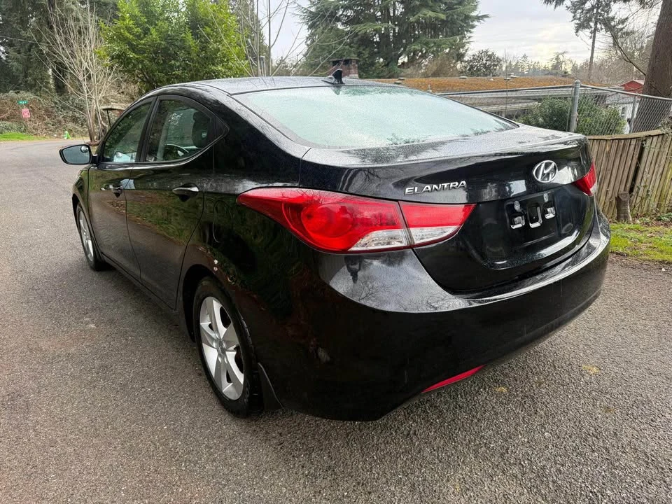 2012 Hyundai Elantra - Image 4 of 12