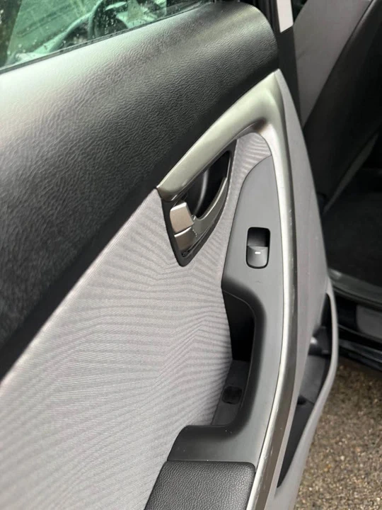 2012 Hyundai Elantra - Image 6 of 12