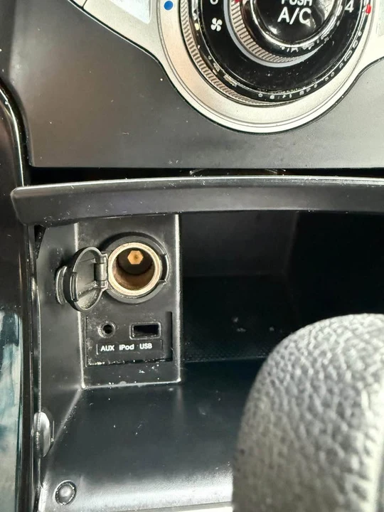 2012 Hyundai Elantra - Image 10 of 12