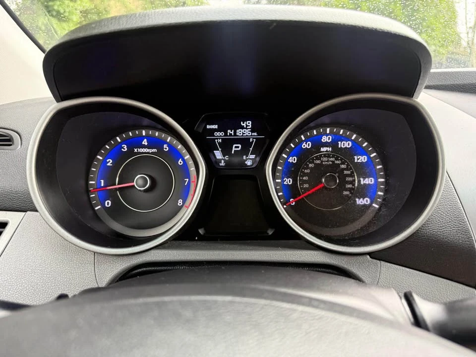 2012 Hyundai Elantra - Image 11 of 12