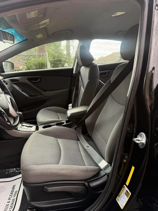 2012 Hyundai Elantra - Image 7 of 12