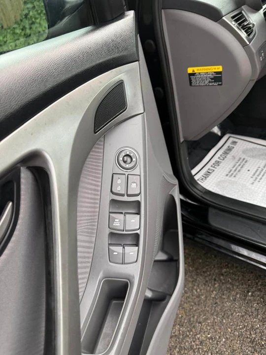 2012 Hyundai Elantra - Image 8 of 12