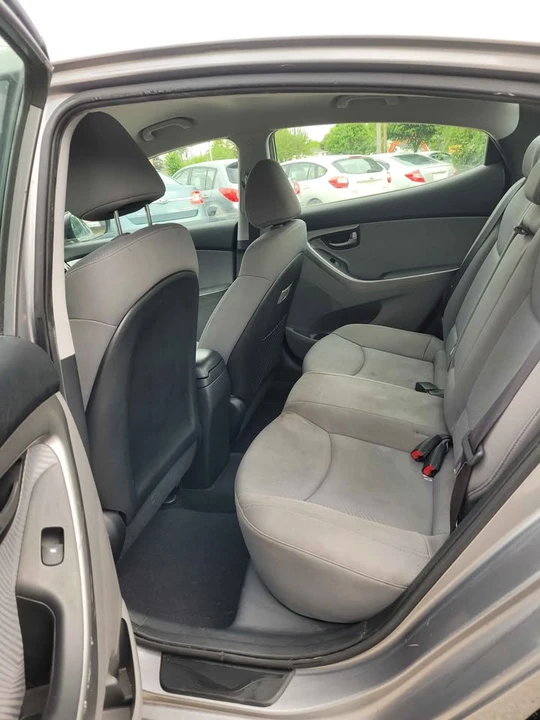 2012 Hyundai Elantra - Image 8 of 13