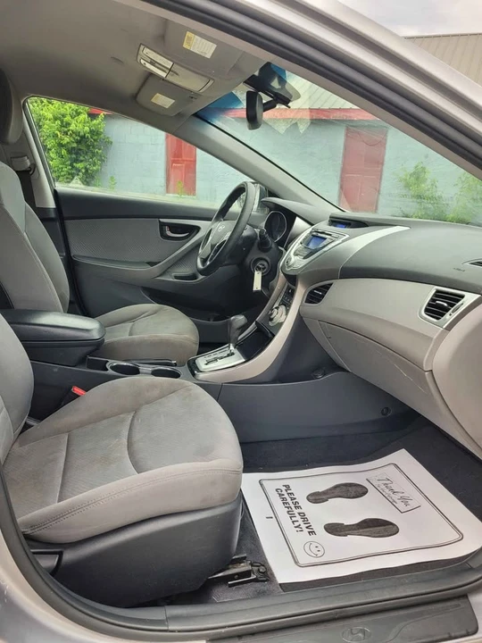 2012 Hyundai Elantra - Image 10 of 13