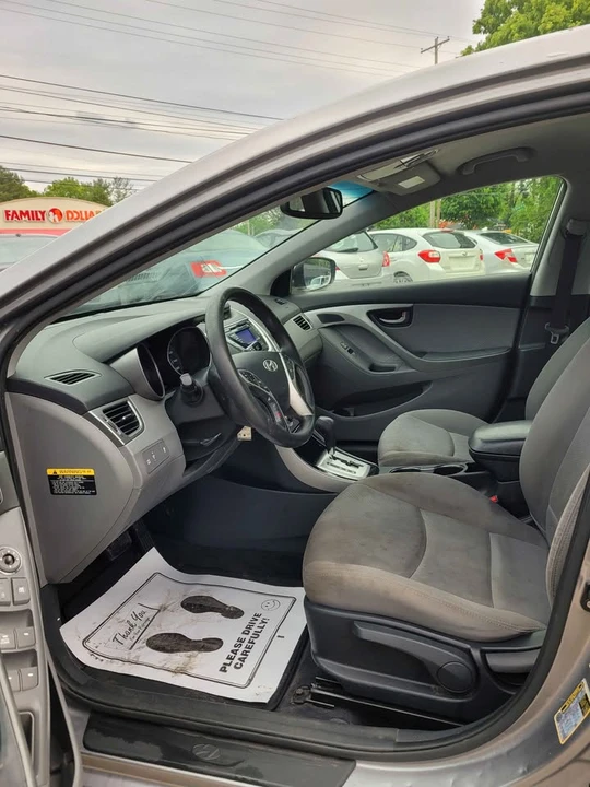 2012 Hyundai Elantra - Image 7 of 13