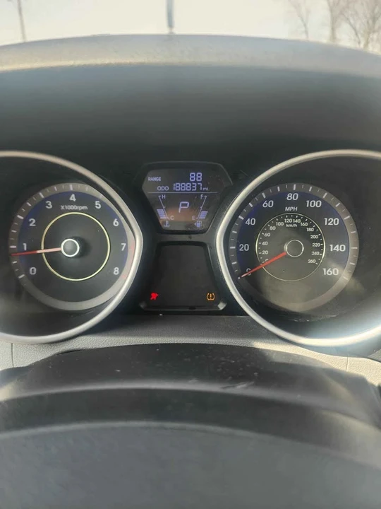 2012 Hyundai Elantra - Image 6 of 9