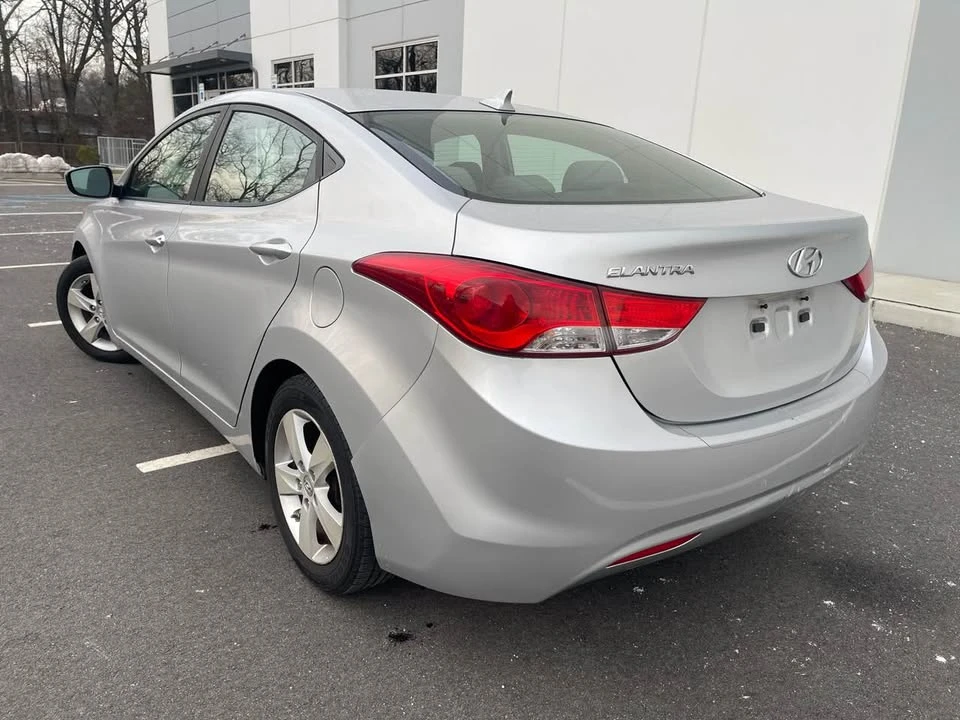 2012 Hyundai Elantra - Image 3 of 15