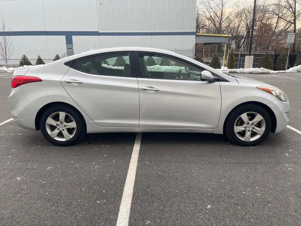 2012 Hyundai Elantra - Image 5 of 15